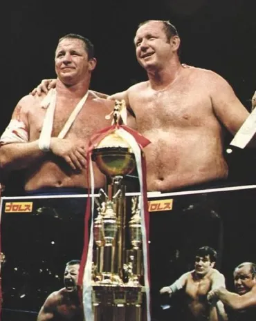 ザ・ファンクスが全日本周年記念「ワールド・オープン・タッグ」優勝【週刊プロレス昔話】