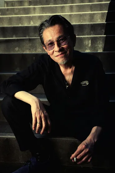 曲を聴いてみんな嗚咽」チバユウスケさん死去「どこよりも曲をかけてきた」バー店長が語る「熱狂の理由」 