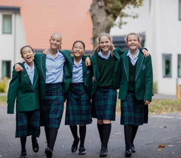 内田伽羅(本木雅弘の娘)の留学歴～英国ダウンハウススクールから名門ザ・ナインを経てNYへ – こども英語力伸ばし隊