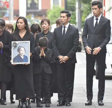 樹木希林さん本木夫妻と3人の孫に送られ旅立つ ゛家族同然゛浅田美代子も/芸能/デイリースポーツ online