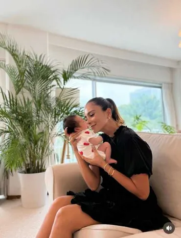 MALIA.に2人目の孫誕生  若すぎる美しい゛おばあちゃん゛姿公開「世界一美しいグランマ」（DailyNewsOnline）