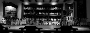 ウイスキーファンの集まる萌木の村 (山梨県) 