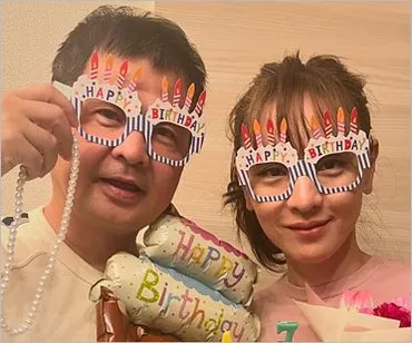 月亭方正が妻・亜耶との顔出し夫婦写真公開、美人な奥さんと絶賛の声。子供とテレビ初共演でも話題に。画像あり 