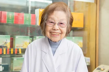 長生きの秘訣》世界最高齢歳の現役薬剤師・幡本圭左さんが続ける習慣「朝食に干しぶどう入りヨーグルト」「毎朝ベッドで分の体操」