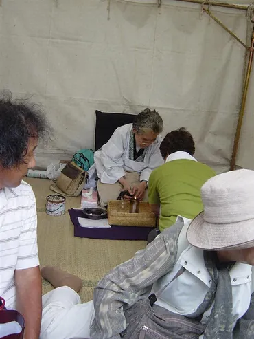 恐山の大祭でイタコに母を口寄せしてもらう 