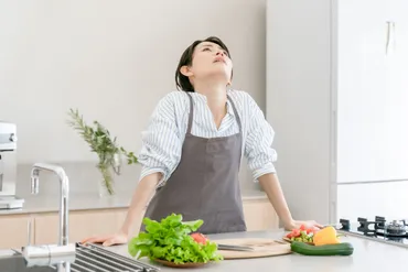 代女性の゛料理好き゛が減少「手抜きはダメ」と言われて育ったことも原因か