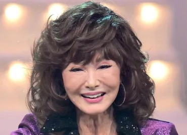 奇跡の72歳゛山本リンダのホットパンツ姿で「徹子の部屋」登場ネット「絶対領域見せられる唯一の70代」「めっちゃ若い」芸能デイリースポーツ