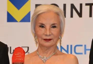 カルーセル麻紀82歳「半分裸ですみません」「オシッコ漏れそう」驚愕の妖艶衣装で登場、初の映画賞受賞(デイリースポーツ)