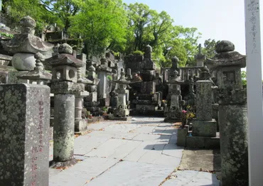 高島家墓地とは？長崎の歴史を彩る高島秋帆とその家族、風頭公園への道を探る？長崎の高島家墓地：歴史的偉人たちの眠る場所