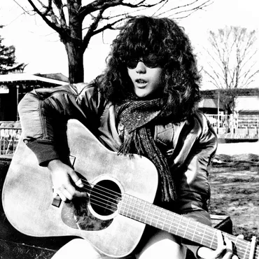 森田童子、その音楽と生涯とは？時代を超えた歌声、その謎めいた生涯