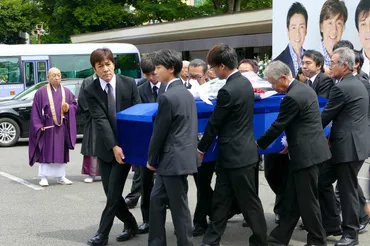 西城秀樹さんのお通夜・告別式】一生青春！大阪球場の祭壇で最後のコンサート 