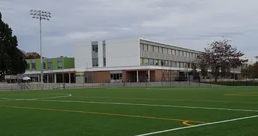 オークベイ高校 