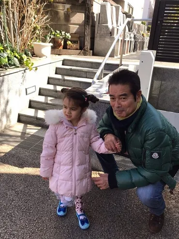 キャシー中島、夫・勝野洋や孫とともに長女の墓参りへ「水をあげ ...