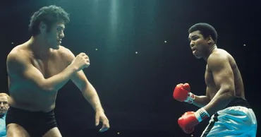 死闘「アントニオ猪木対モハメド・アリ」から45年＆ファン暴動で新日本プロレス無期限出禁も…「武道館と国技館の格闘技伝説」（3／5） 