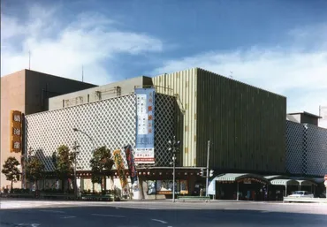 明治座の歴史：1987年と2011年を振り返る、舞台の変遷とは？明治座の舞台裏：多様な演劇と豪華キャスト