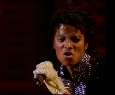 六本木でマイケル・ジャクソンさん遺品展－ステージ衣装など46点展示 