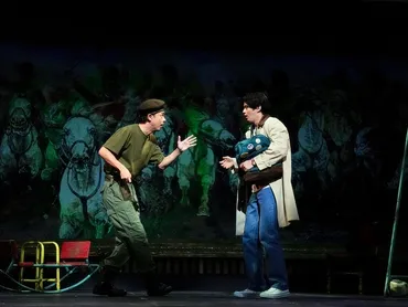 大竹しのぶ主演、人間の「光」と「闇」を見出す究極の人間ドラマ『リア王』が開幕 舞台写真とコメントが公開 