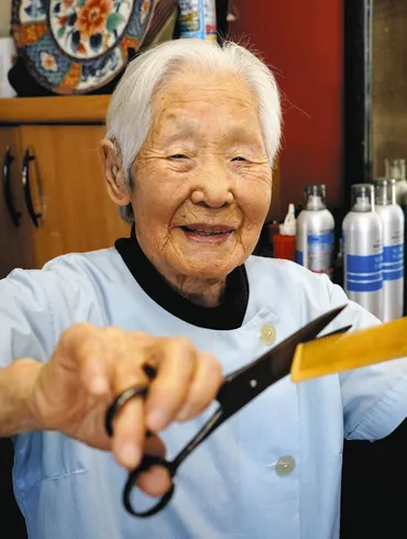 ひるまずうらやましがらず争わず」三つの「ず」を胸に歳世界最高齢の現役理容師・箱石シツイさん:東京新聞デジタル