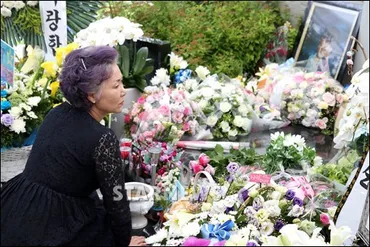 故パク・ヨンハさん3周忌に1000人