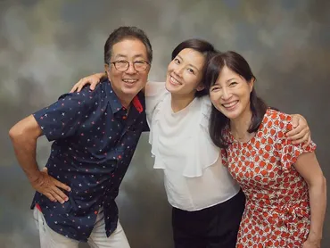 ページ目）〈独占告白〉大和田美帆「母・岡江久美子はみんなを照らす《太陽》でした。父とともに喪失感を乗り越えて」迎えた一周忌。父と二人、人のためにできることを
