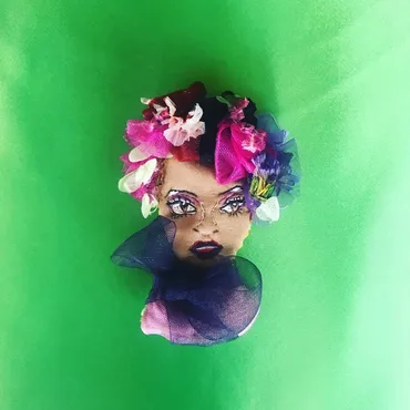 女優から刺繍作家へ。神津はづきさんがつくるグラマラスでチャーミングな刺繍。 