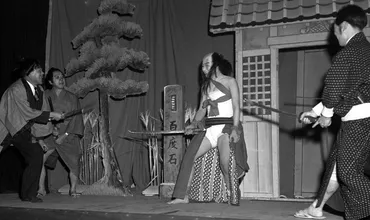 浅香光代、波乱万丈の生涯と大物政治家との関係とは？浅香光代、92年の生涯を振り返る。未婚での出産、政治家との関係