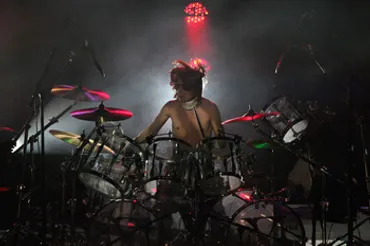 X JAPAN、攻撃力のあるハードナンバーで北米をノックアウト 