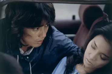 沢田研二とは？栄光と苦悩、そして夫婦愛。今、明かされる、ジュリーの軌跡とは？ジュリーの音楽と人生：栄光、苦悩、そして夫婦愛