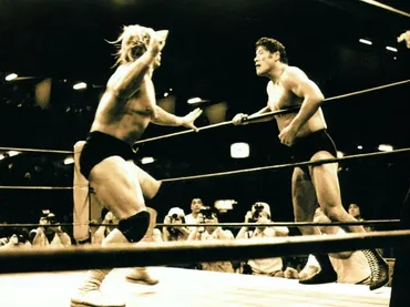 関係者の証言はいずれも食い違い…「プロレス史上最大の謎」42年前のアントニオ猪木゛舌出し失神事件゛の真実は？ 実弟は「自作自演の可能性も…」 