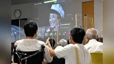 お年寄りが「美空ひばり記念館」オンラインツアー…2万人で「川の流れのように」合唱 : 読売新聞