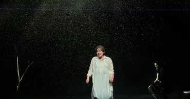 「毎日毎日が刺激的」大竹しのぶが手応え、フィリップ・ブリーン演出「リア王」開幕(舞台写真 / コメントあり)