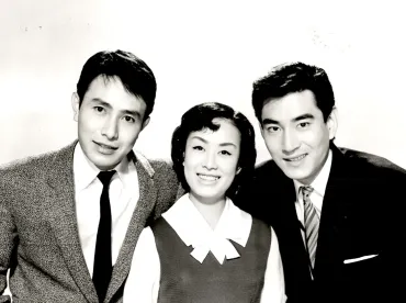 美空ひばりと母、歌声と家族愛の物語？ひばりと母の絆、表現者としての軌跡