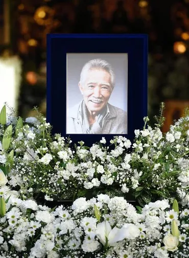 藤村俊二さん献花の会 「途中下車の旅」スタッフらが ...