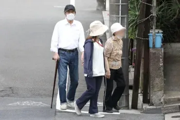 画像・写真4枚目】山崎努 俳優休業2年の真相…大怪我の妻を老老 ...