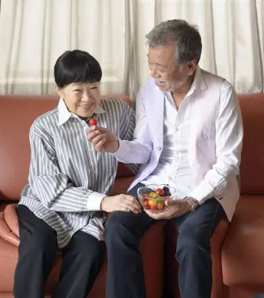 15年、自宅で撮影された大山のぶ代さんと砂川啓介さん（砂川さん ...