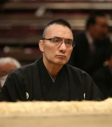 元関脇・寺尾の錣山親方、その波乱万丈な相撲人生とは？「土俵の鉄人」寺尾の足跡