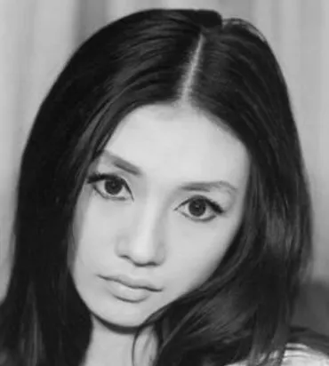 加賀まりこの軌跡：小悪魔から現代のアイコンへ、その生き様とは？映画『梅切らぬバカ』と加賀まりこの現在