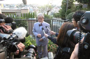 沢田研二、公演ドタキャン騒動への思いを語った公園での２７分間の釈明会見 