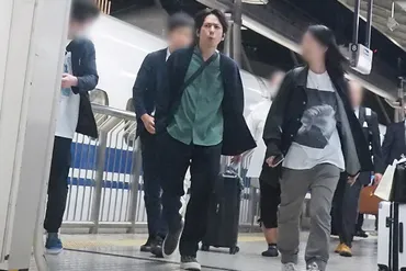 二宮和也 妻との名門幼稚園へのお受験姿を目撃！月謝25万の有名スクールに預ける英才教育ぶり（女性自身）