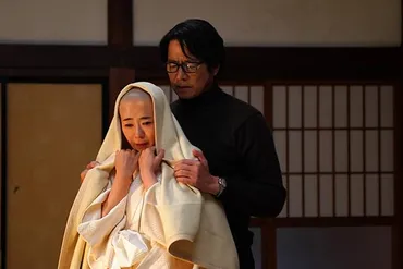映画『あちらにいる鬼』とは？ 複雑な愛の形を描く作品を徹底解説！映画『あちらにいる鬼』：豊川悦司、寺島しのぶ、広末涼子が魅せる愛憎劇