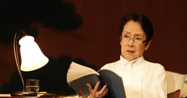 奈良岡朋子さん「トラウマがある」歳過ぎ、語り始めた戦争