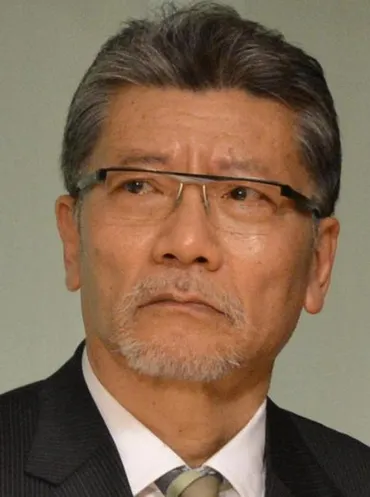 塩見三省、脳出血からの俳優復帰への軌跡：困難を乗り越えて再び輝く姿とは？塩見三省の俳優人生：脳出血、闘病、そして『アウトレイジ』