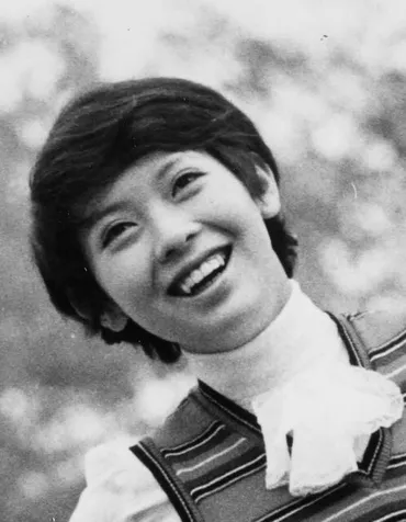 岡崎友紀とは？：『おくさまは18歳』から現在までの軌跡とは？国民的アイドルから、現在も輝き続ける岡崎友紀の半生