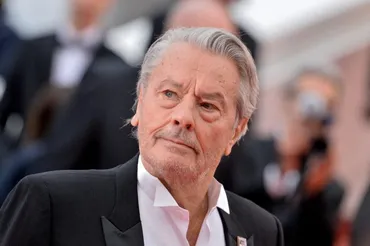 アラン・ドロン晩年の遺産相続騒動とは？家族の確執と日本人パートナー問題アラン・ドロン、晩年の遺産相続を巡る家族間の確執。