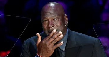 涙が止まらないマイケル・ジョーダン。コービー追悼式で告白した秘密の友情。