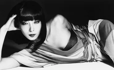 日本の美を体現「山口小夜子 未来を着る人」展 