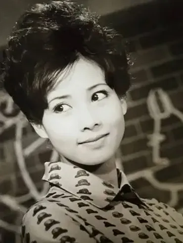 香山美子の人生: 映画・ドラマで活躍、リカちゃんモデル、そして現在？香山美子の輝かしい軌跡：女優、モデル、母として、そして現在の姿