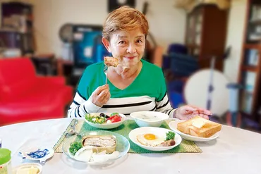女優・藤田弓子さんの食生活を拝見!元気の秘密は黒にんにくとごぼう茶 (1/1)