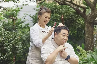 加賀まりこ、包容力溢れる肝っ玉母さんに 塚地武雅演じる自閉症の息子との日常描く「梅切らぬバカ」予告編 : 映画ニュース