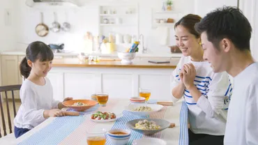 本日発売!料理家 栗原心平が、はじめて゛栗原家の味゛について語った一冊。料理本『栗原家のごはん 祖母から母に、母から僕に、そして僕から息子へ。』
